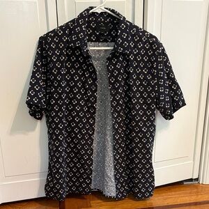 Vince Men's Navy and  White Floral Patterned Shirt